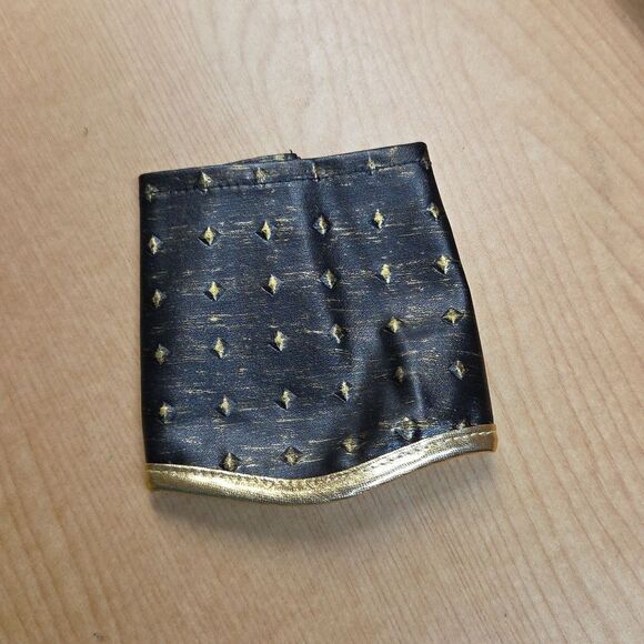 Adult Warrior Queen Costume Size Small - Picture 9 of 10